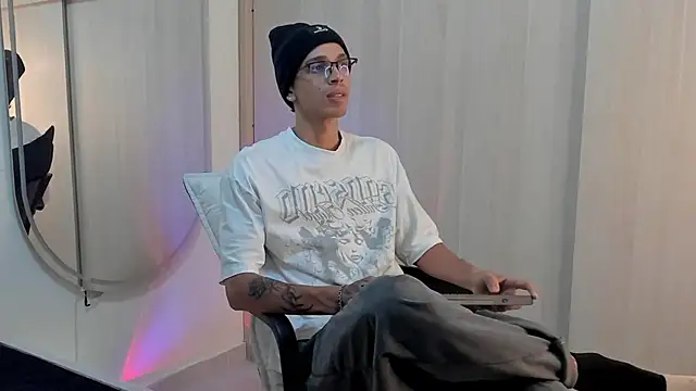 Mheysam_Youngerx webcam
