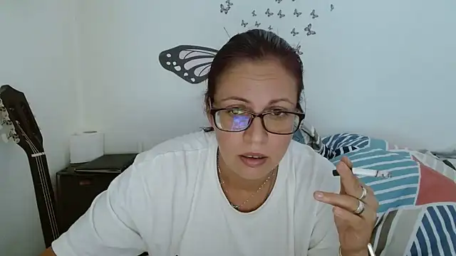 LadyHellene webcam
