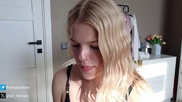 Maya_Rave webcam