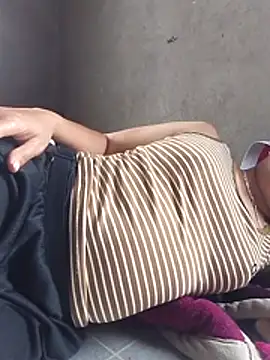 Maikha08 webcam
