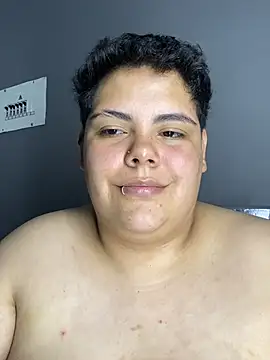 Hailey_Curvy webcam