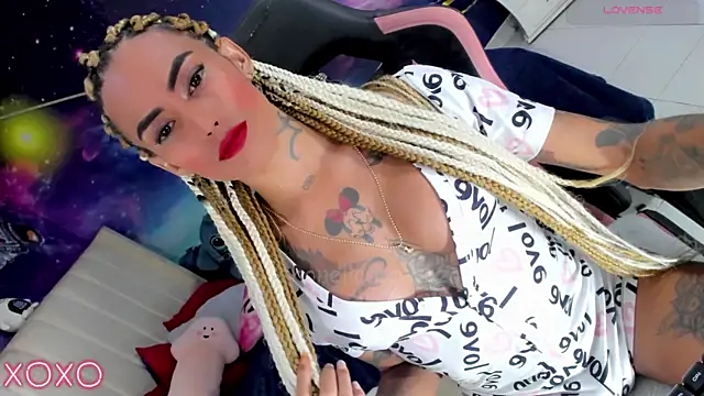 Nella_Dolls live cam on StripChat