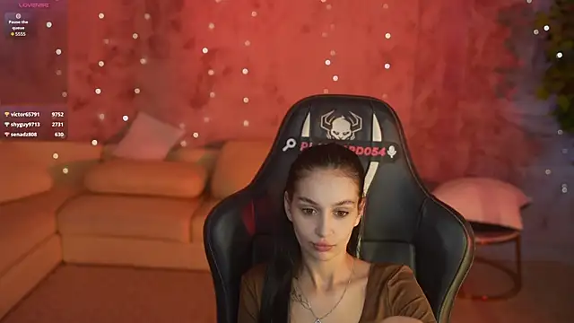 mila_rose054 (F young) - show  in pussy