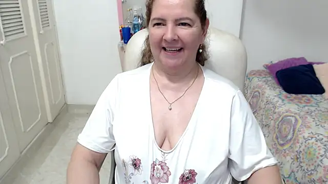 leonela_69 (F mature) - mommy is horny come play with me