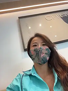 kiss_loo (F milf) - 户外脱裙子三分钟
