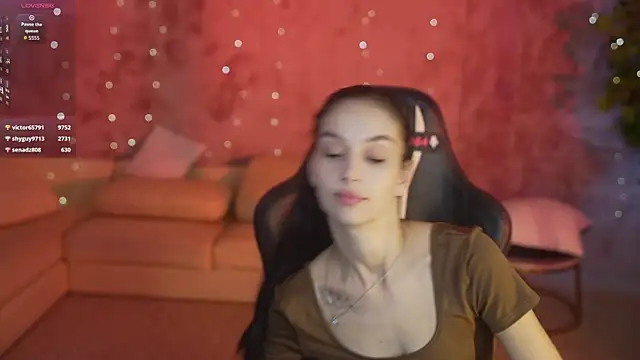 mila_rose054 (F young) - show  in pussy