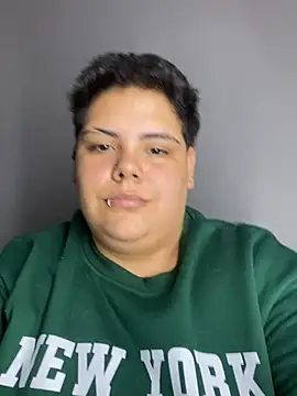 Hailey_Curvy webcam