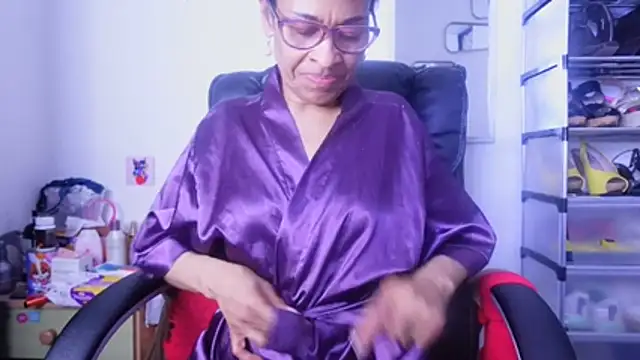 Aries_Mature webcam