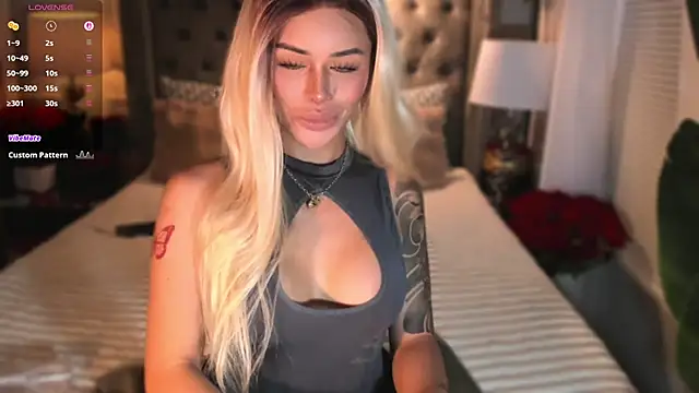 ParisianDoll webcam