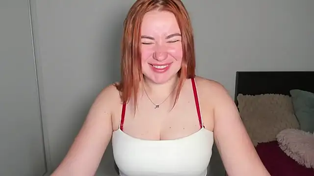 LAYLAxSTAR live cam on StripChat