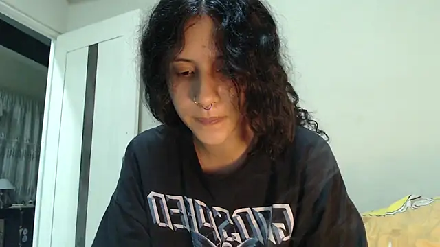 AlinaWoolf_ live cam on StripChat
