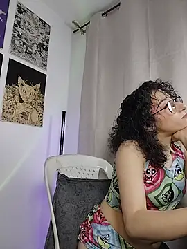 little__ammy live cam on StripChat
