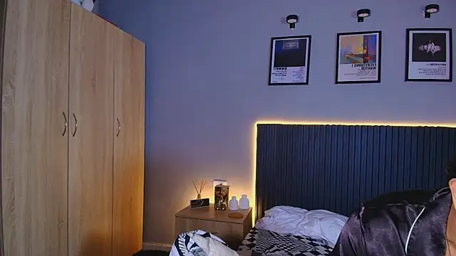 Leo_Savage_ webcam