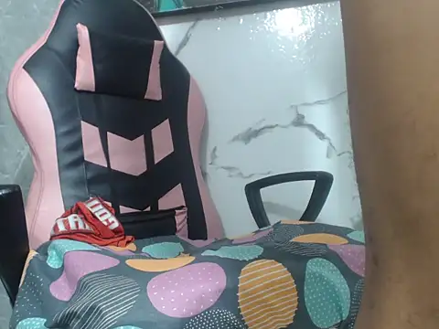 Estebanbigcock23 live cam on StripChat