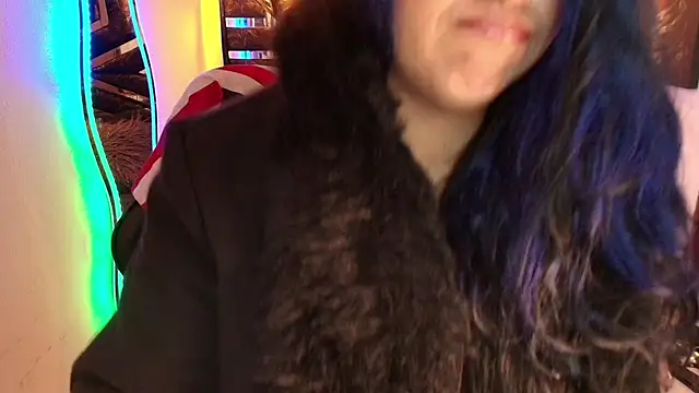 scarleth_blue