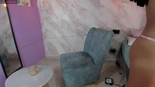 Lauren_smiles webcam