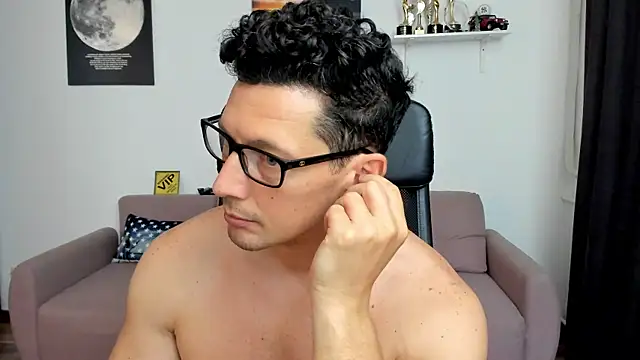 brutusk08 (Ask my age) - Cumshot in freechat