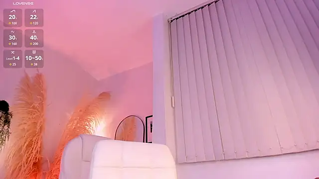 NikaVelvet1 live cam on StripChat