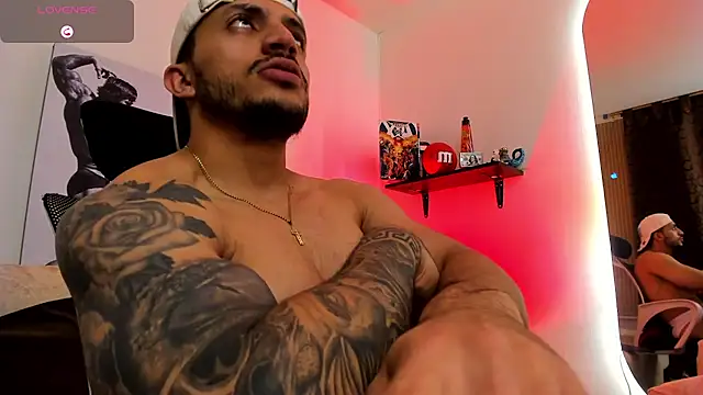 LiamReigns_ live cam on StripChat
