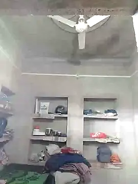 Loomaraj live cam on StripChat