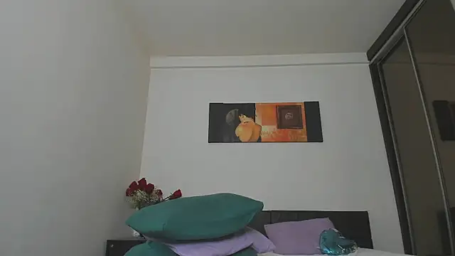 GoldenLunaa live cam on StripChat