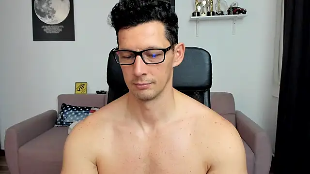 brutusk08 (Ask my age) - Cumshot in freechat