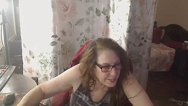 Ireallysquirt live cam on StripChat