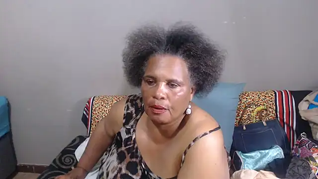 GrandBustyMelon webcam
