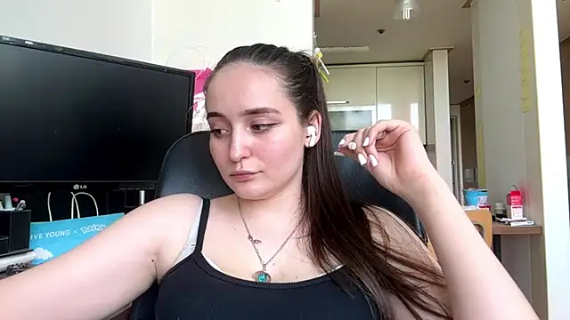 Emilly_Cart webcam stripchat model stream image