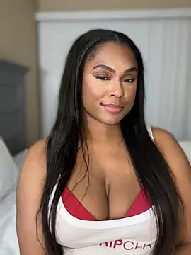 CandyLuxxxx webcam