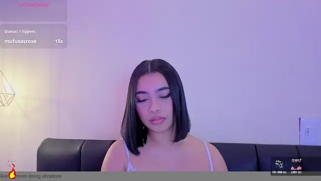 Chloe_monroee live cam on StripChat