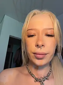 MaryChanXO live cam on StripChat