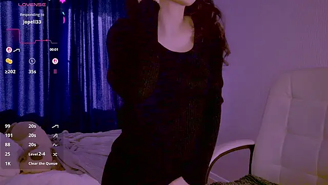 elizabethmilller_ (F teen) - show bra