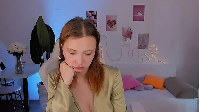 LittlePeach007 live webcam show