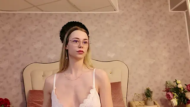 GracieCute live webcam show