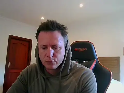 TroyDieselXXX live cam on StripChat