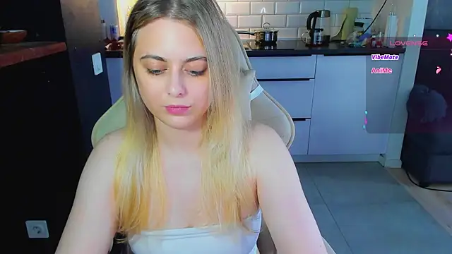 blonde_kellyy webcam