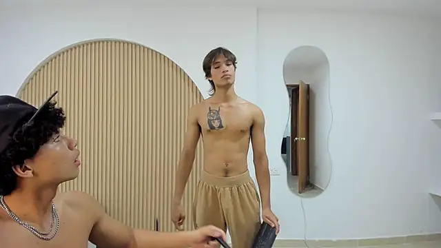 ashlan_king (M young) - I put on a show with another man.