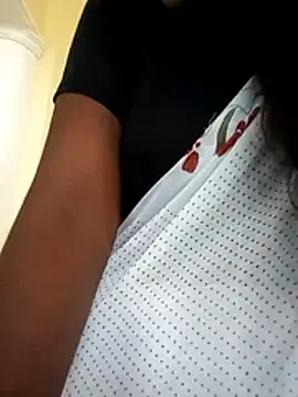 Keerthi_143 webcam