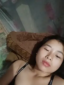 HeresThuy22 webcam