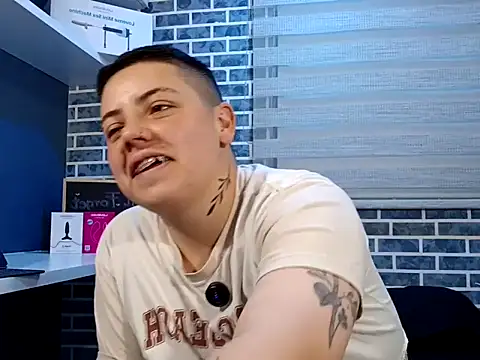 sol_sky live cam on StripChat