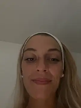 Bellalolahot webcam