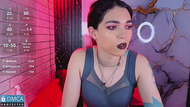 MaeveKuro webcam