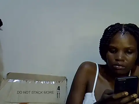 cute_aliyah webcam