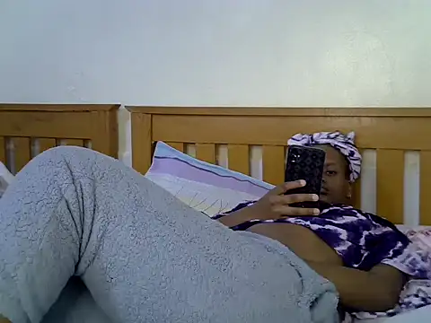 EbonyAura02 webcam