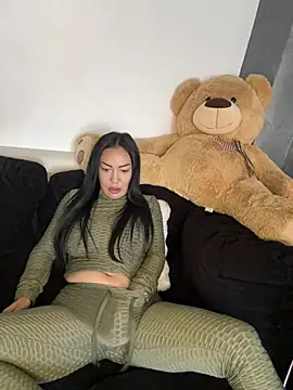 BellaaQuinn webcam
