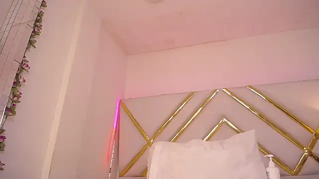laila_stilwiills live cam on StripChat