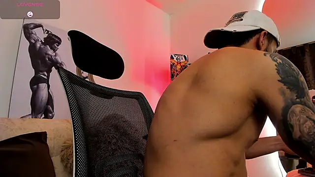 LiamReigns_ live cam on StripChat