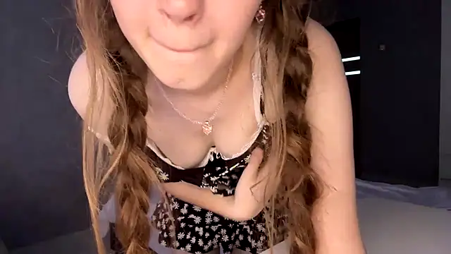 emily_mur_ (F teen) - Show tongue