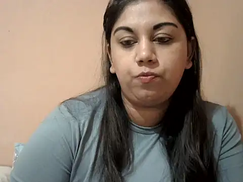 bellachow10 live cam on StripChat